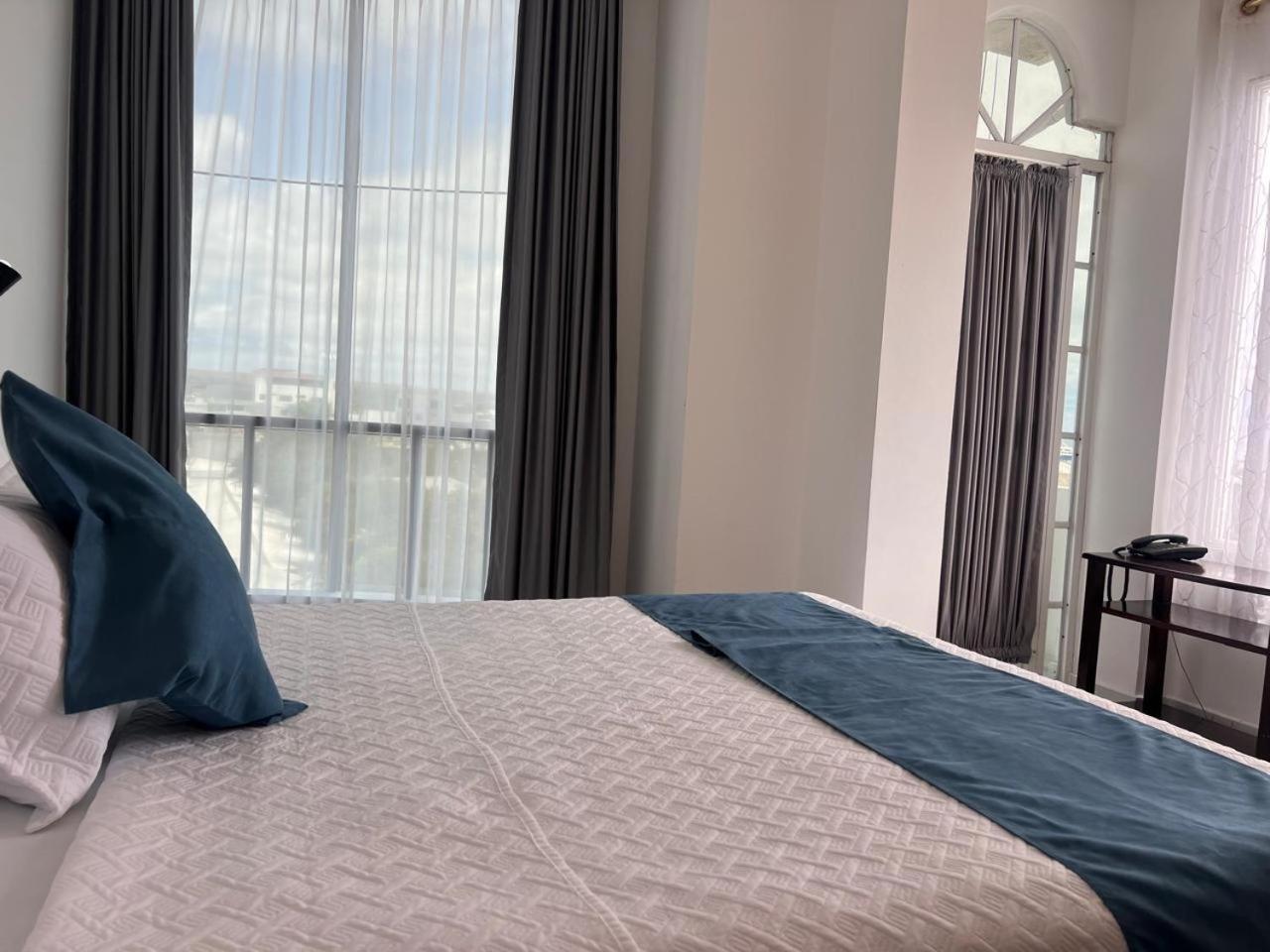 Hostal Carliza プエルトアヨラ エクステリア 写真