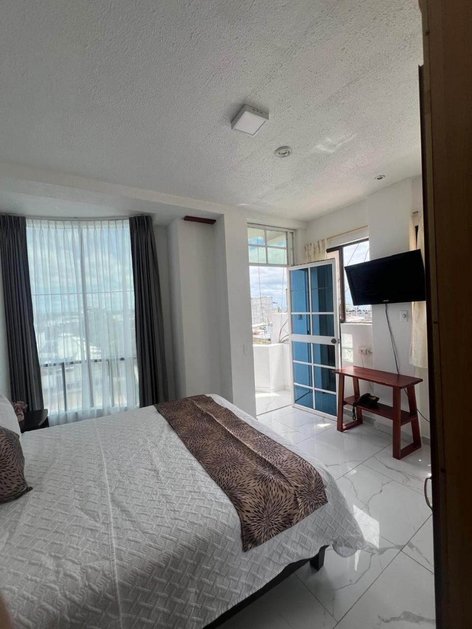 Hostal Carliza プエルトアヨラ エクステリア 写真